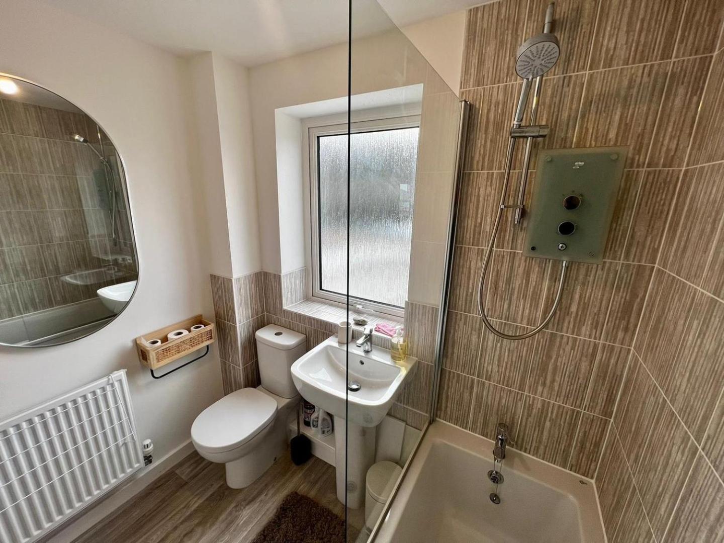 Two Bedroom Apartment In Barry-Close To Beach Exterior foto